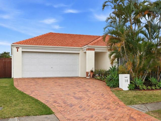 4 bedrooms, a huge deck & a family friendly location!