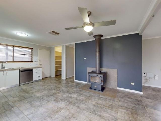 4 bedrooms and a shed in a quiet cul de sac