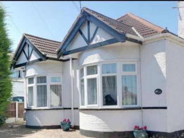 4 Bedrooms Bungalow for rent in Queens Road, Rayleigh SS6