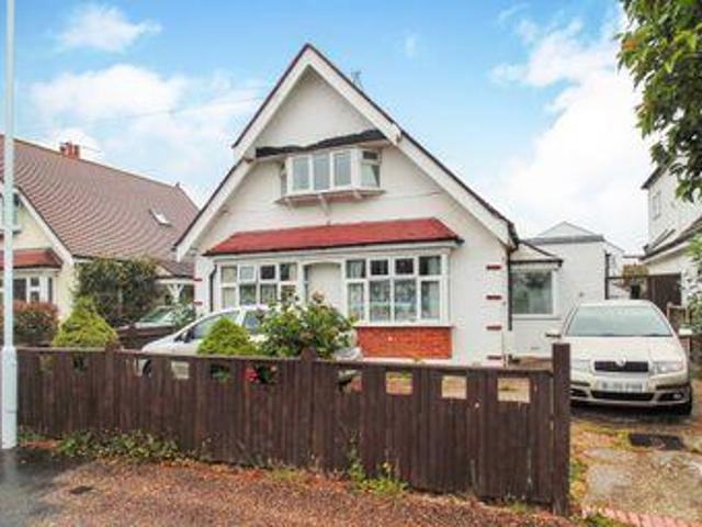 4 Bedrooms Bungalow for sale in Balcombe Avenue, Broadwater, Worthing BN14