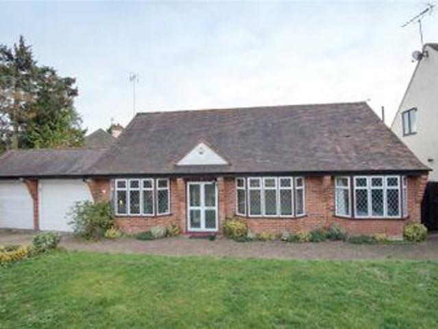 4 Bedrooms Bungalow for sale in Beacon Way, Rickmansworth, Hertfordshire WD3