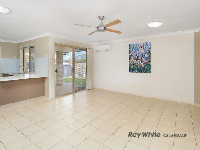 4 BEDROOMS BRICK LOWSET IN STRETTON COLLEGE CATCHMENT