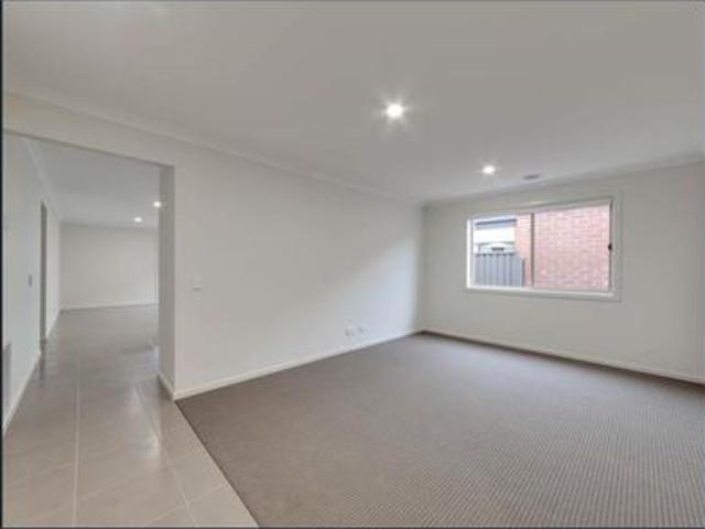 4 BEDROOMS | DUCTED HEATING | 2 LIVING AREAS