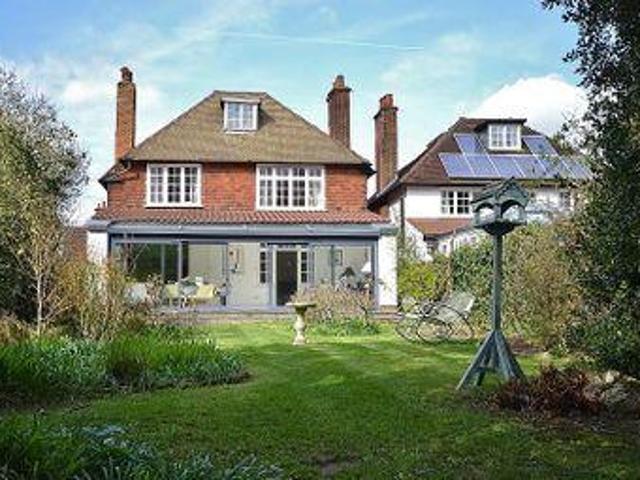 4 Bedrooms Detached house for rent in Lower Green Road, Esher KT10