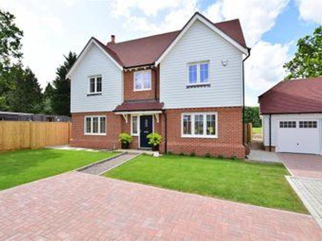 4 Bedrooms Detached house for sale in Maidstone Road, Staplehurst, Kent TN12