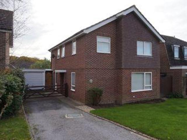4 Bedrooms Detached house for sale in Nightingale Walk, Billingshurst RH14