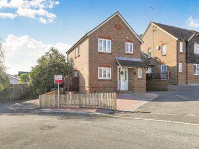 4 Bedrooms Detached house for sale in Orwell Close, Stone Cross, Pevensey BN24
