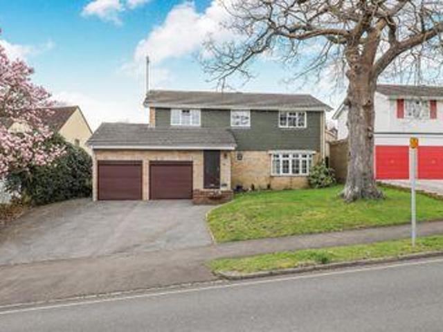 4 Bedrooms Detached house for sale in Amberley Close, Haywards Heath RH16
