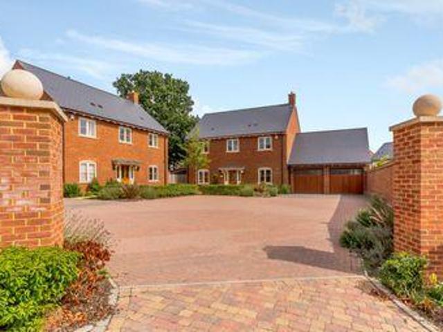 4 Bedrooms Detached house for sale in Bell Farm Close, Dunstable, Central Bedfordshire LU6