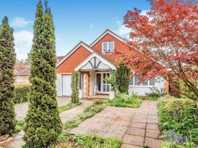 4 Bedrooms Detached house for sale in Chartwell, Farnham GU9