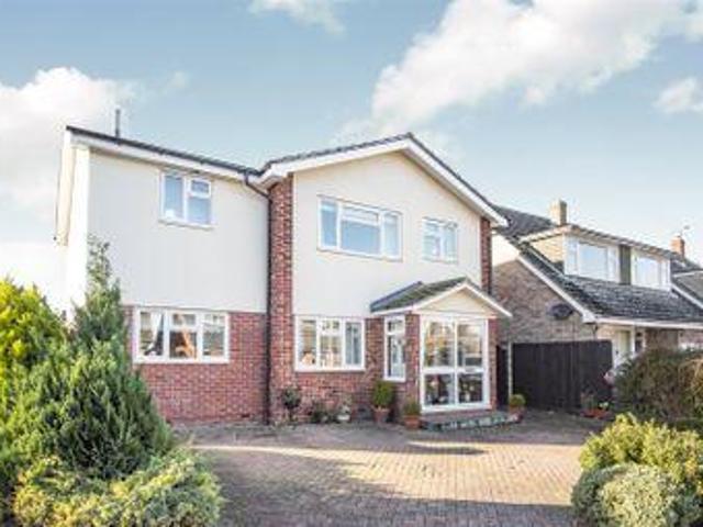 4 Bedrooms Detached house for sale in Cherry Drive, Royston SG8