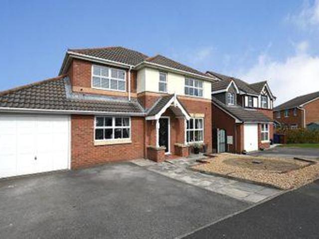 4 Bedrooms Detached house for sale in Clayton Way, Clayton Le Moors, Accrington BB5