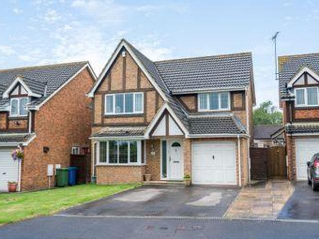 4 Bedrooms Detached house for sale in Coves Farm Wood, Binfield, Bracknell RG42