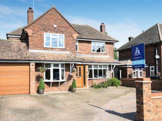 4 Bedrooms Detached house for sale in First Avenue, Dunstable LU6