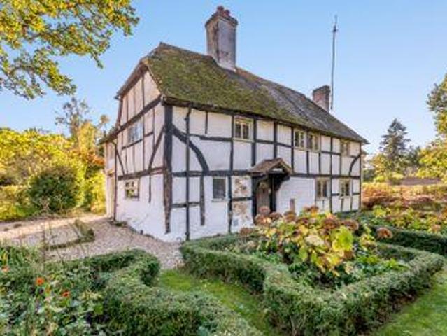 4 Bedrooms Detached house for sale in Hale House Lane, Churt, Farnham GU10