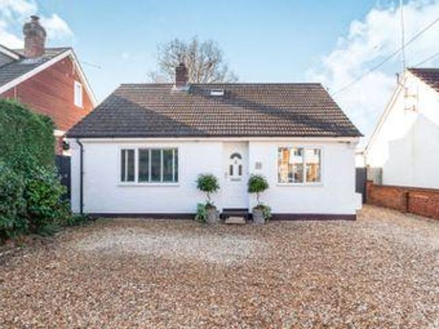 4 Bedrooms Detached house for sale in Hatch Ride, Crowthorne RG45