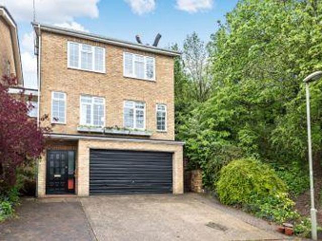 4 Bedrooms Detached house for sale in Haywards Close, Henley On Thames RG9