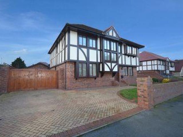 4 Bedrooms Detached house for sale in Holywell Crescent, Kinmel Bay LL18