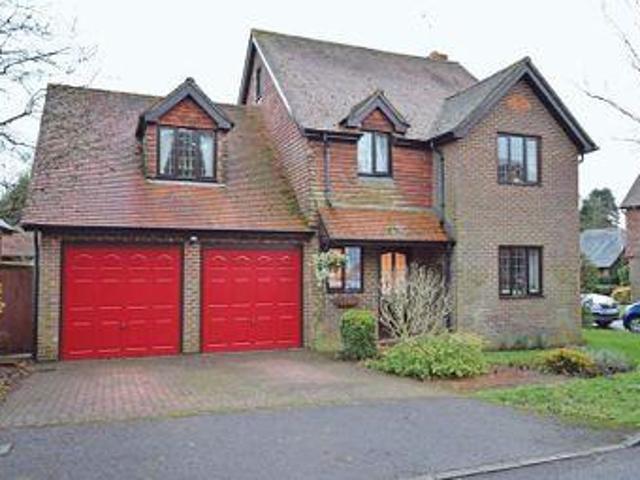 4 Bedrooms Detached house for sale in Kingswood Rise, Four Marks, Alton, Hampshire GU34