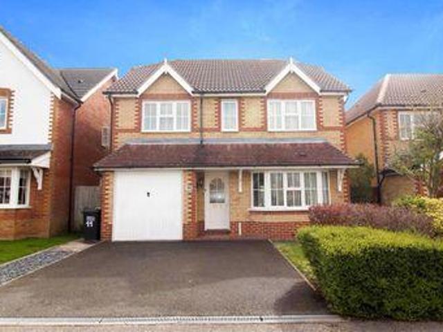 4 Bedrooms Detached house for sale in Lambourn Avenue, Stone Cross, Pevensey BN24