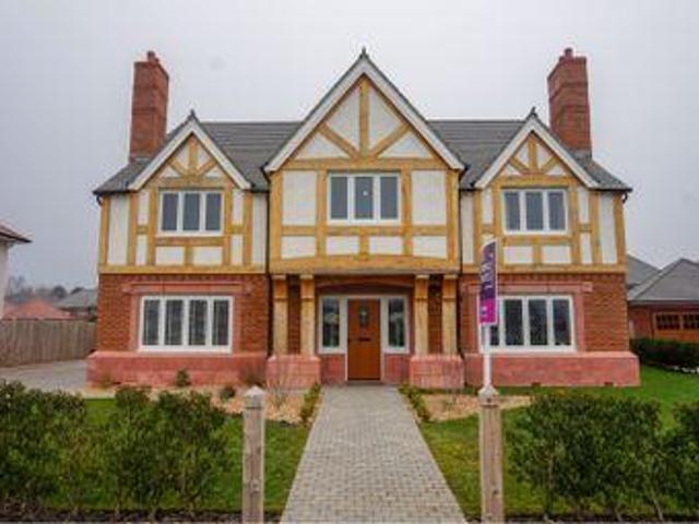 4 Bedrooms Detached house for sale in Lancastrian Way, Woodford SK7