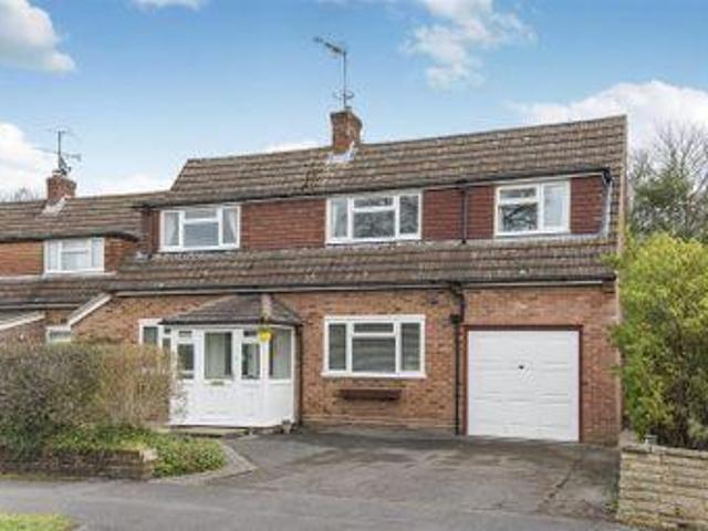 4 Bedrooms Detached house for sale in Lea Croft, Crowthorne, Berkshire RG45