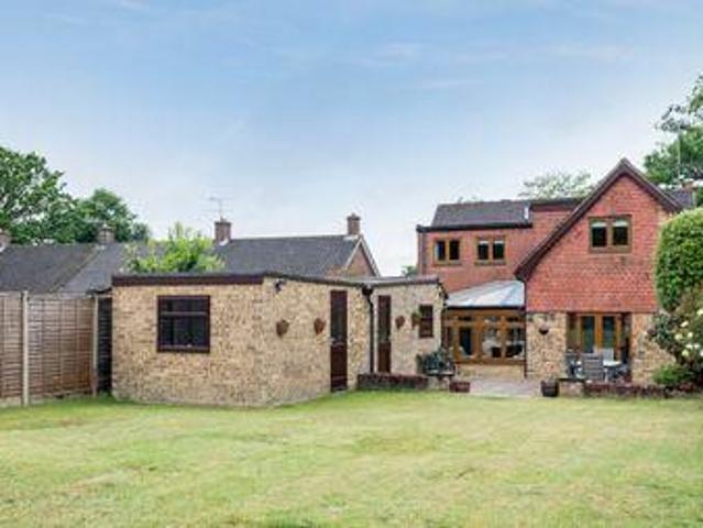 4 Bedrooms Detached house for sale in Prospect Road, Ash Vale GU12