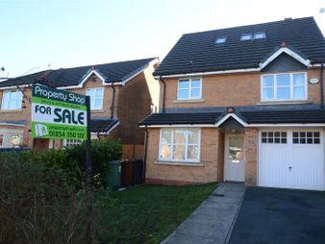 4 Bedrooms Detached house for sale in Riverside View, Clayton Le Moors, Accrington, Lancashire BB5