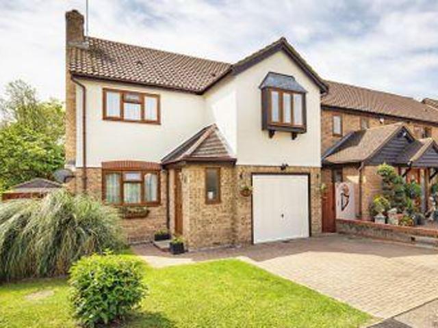4 Bedrooms Detached house for sale in The Hawthorns, Ware SG12