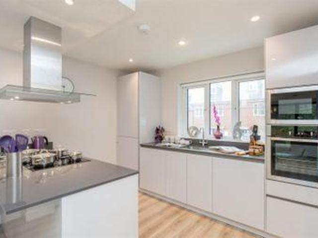 4 Bedrooms Detached house for sale in Vermont Place, Western Road, Haywards Heath RH16