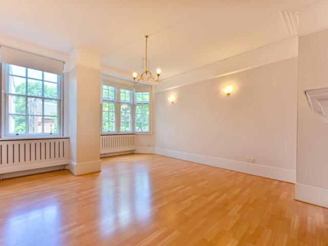 4 Bedrooms Flat for Rent in Coleherne Court | Foxtons