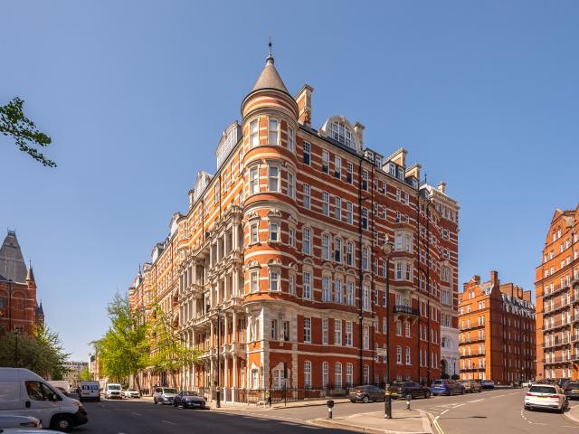 4 Bedrooms Flat for Rent in Albert Court | Foxtons