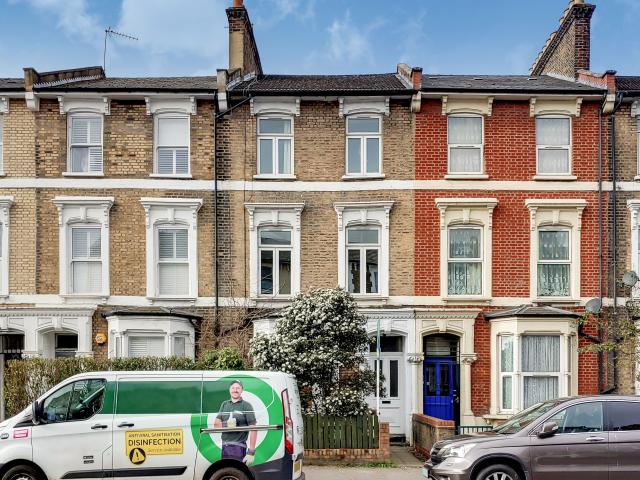 4 Bedrooms Flat for Rent in Rectory Road | Foxtons