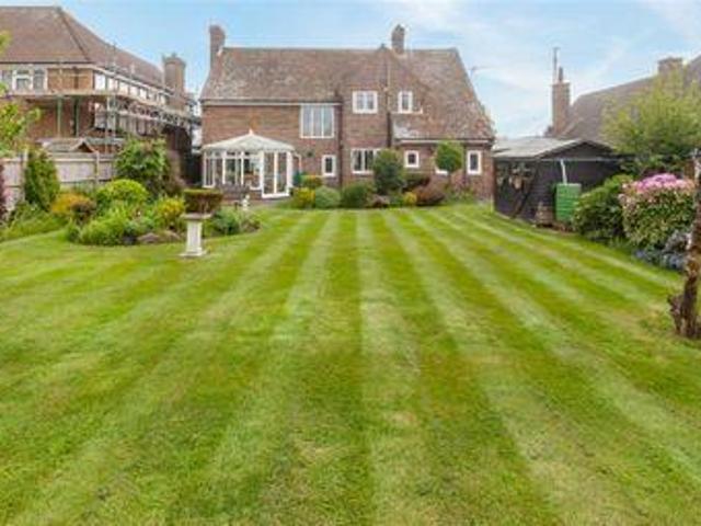 4 Bedrooms for sale in Road, Cooden, Bexhill TN39