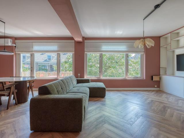 4 bedrooms Ground floor and upstairs apartment Surface Area: 150m2