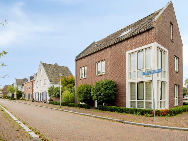 4 bedrooms Huurwoning Surface Area: 156m2