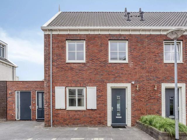 4 bedrooms Huurwoning Surface Area: 172m2