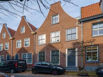 4 bedrooms Huurwoning Surface Area: 185m2