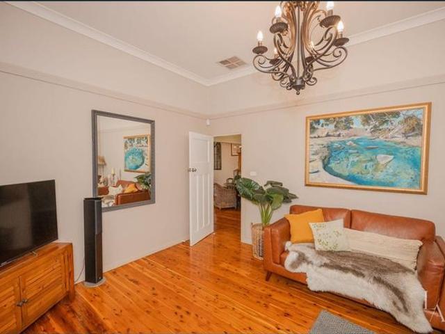 4 Bedrooms | Heart of Tamworth | Fully Furnished Workstay