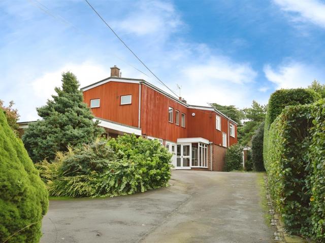 4 Bedrooms House Detached To Let