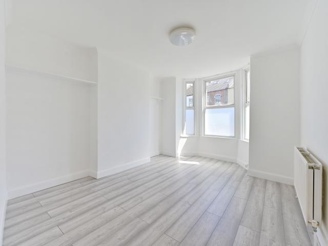 4 Bedrooms House end of terrace for Rent in Haydons Road | Foxtons