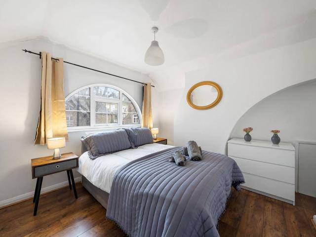 4 Bedrooms House for Rent in Agincourt Road | Foxtons