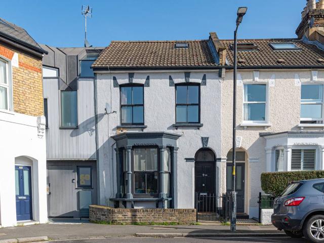 4 Bedrooms House for Rent in Crawthew Grove | Foxtons