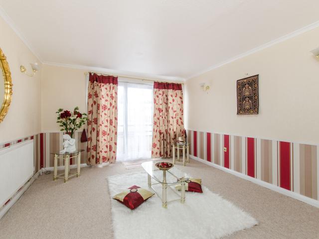4 Bedrooms House for Rent in Gale Close | Foxtons
