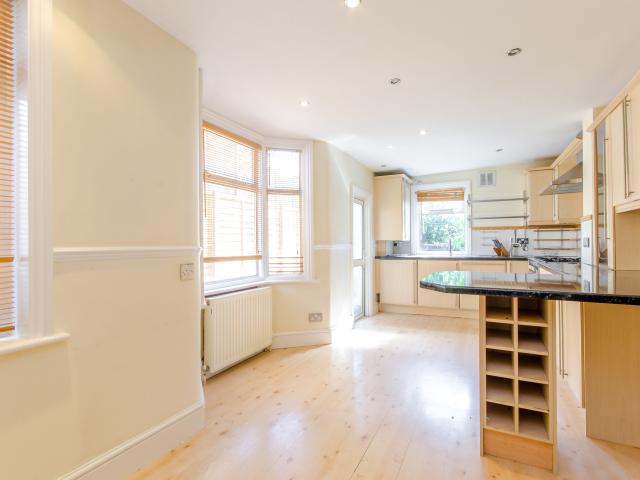 4 Bedrooms House for Rent in Liddington Road | Foxtons