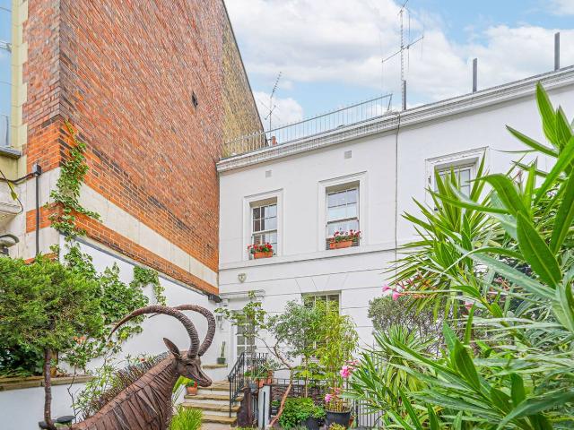 4 Bedrooms House for Rent in Pelham Street | Foxtons