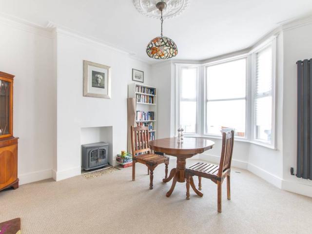 4 Bedrooms House for Rent in Strode Road, NW10 | Foxtons