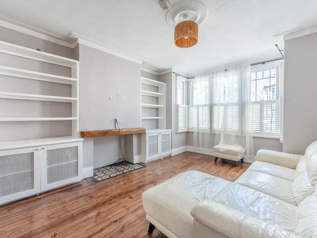 4 Bedrooms House for Rent in Vaughan Road | Foxtons