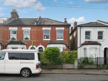 4 Bedrooms House for Rent in Wellfield Road | Foxtons