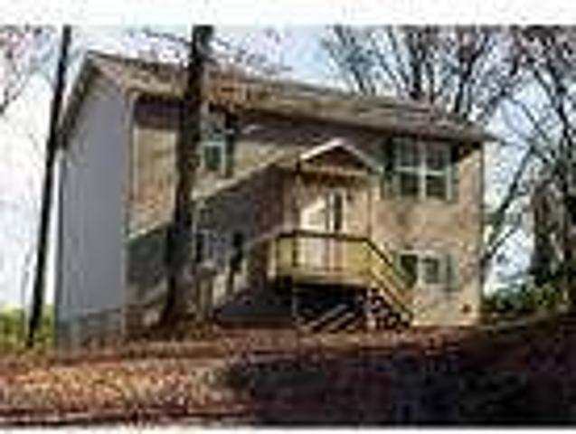 4 bedrooms House Large & Bright. Washer/Dryer Hookups!